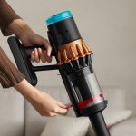 Dyson presenta l'aspirapolvere che presto tutti gli altri copieranno spudoratamente